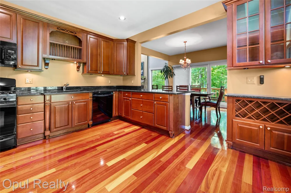 24585 Edgewood Drive Novi City, MI 48374
