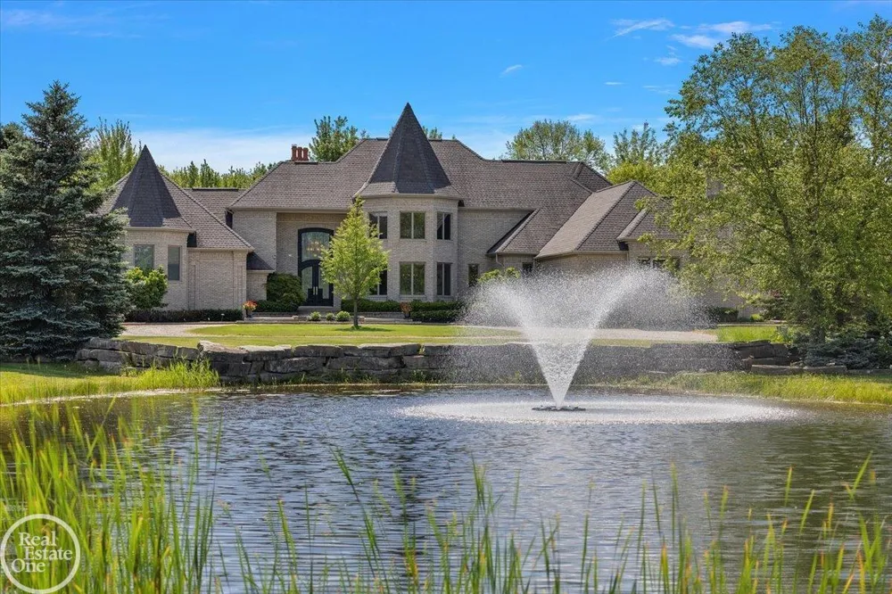 61391 Indian Trail Road Ray Township, MI 48096