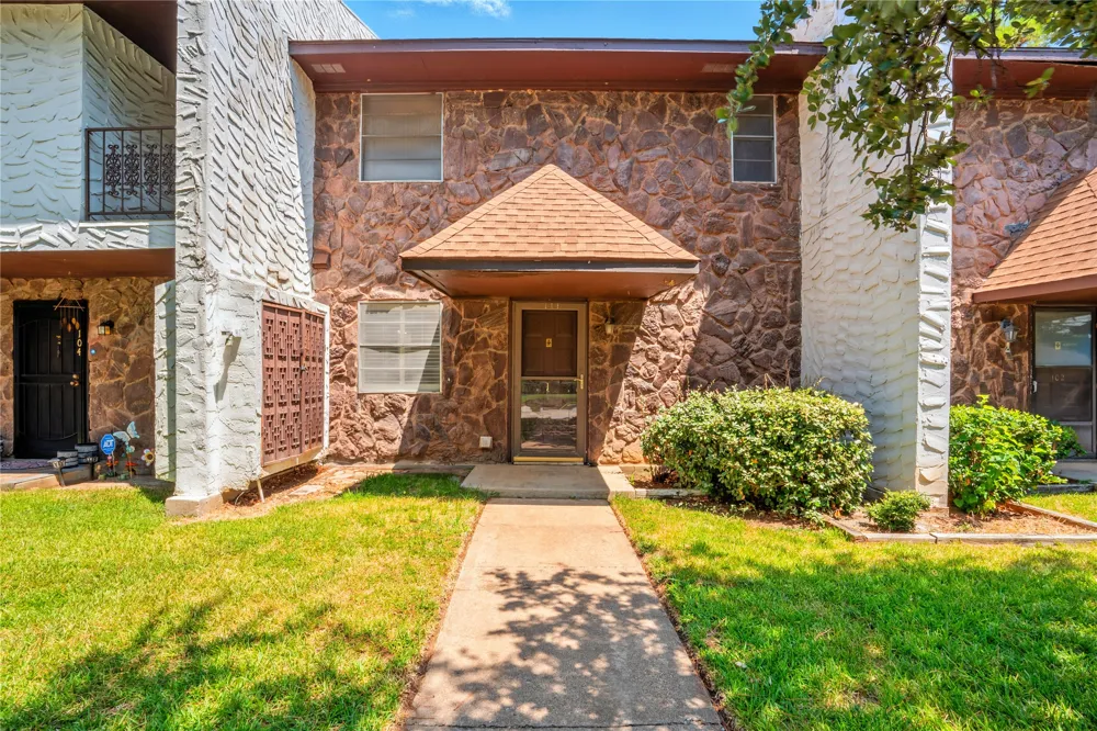 1719 E Grauwyler Road #103 Irving, TX 75061
