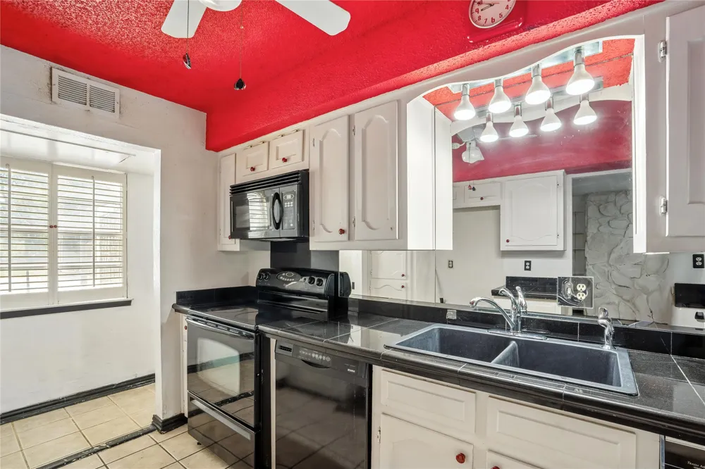 1719 E Grauwyler Road #103 Irving, TX 75061