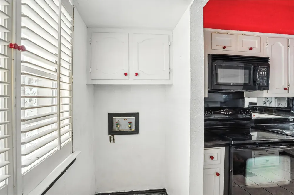 1719 E Grauwyler Road #103 Irving, TX 75061