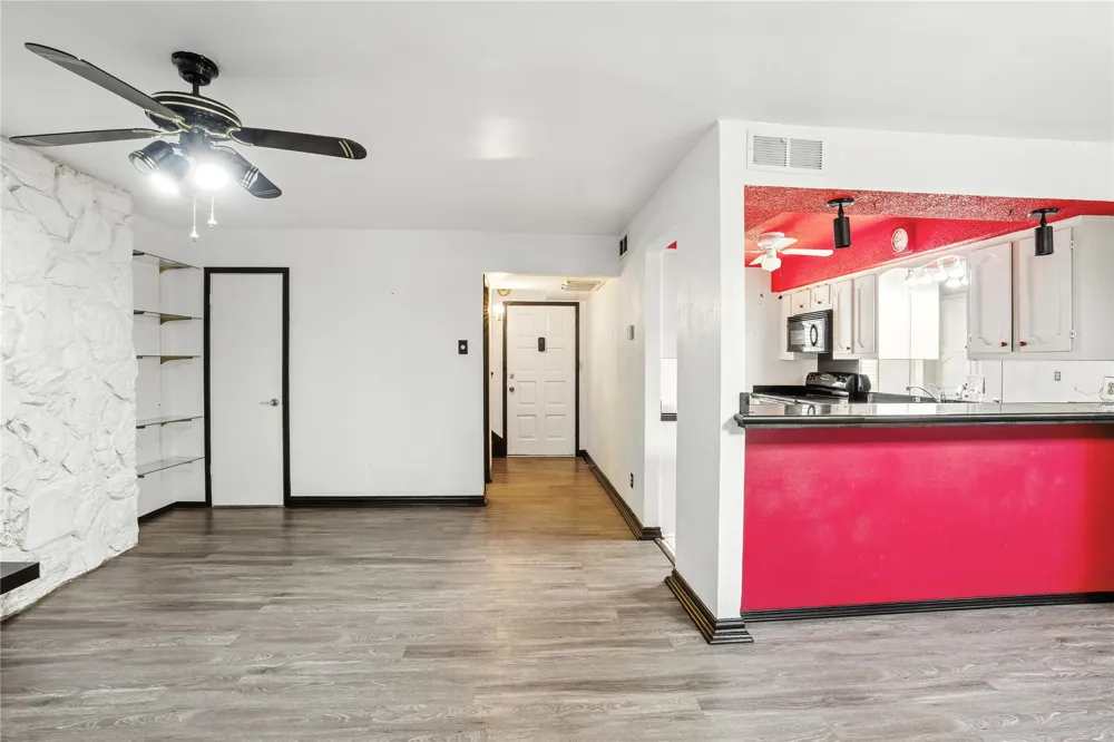 1719 E Grauwyler Road #103 Irving, TX 75061
