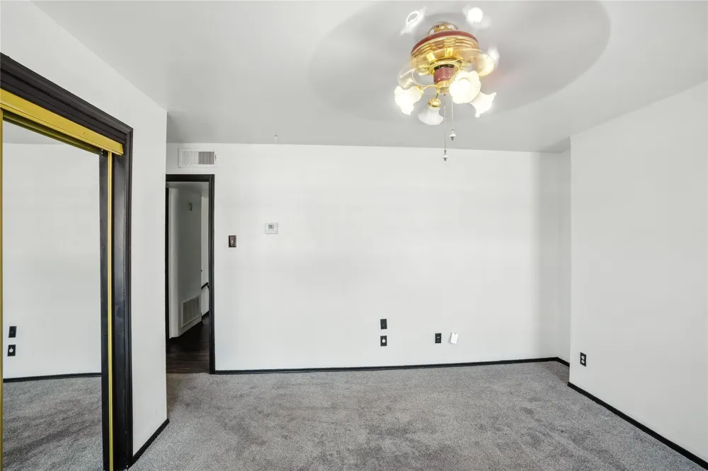 1719 E Grauwyler Road #103 Irving, TX 75061