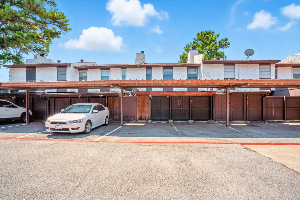 1719 E Grauwyler Road #103 Irving, TX 75061