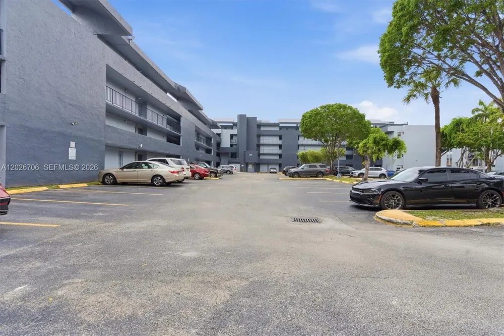 210 Fontainebleau Blvd #402 Miami, FL 33172