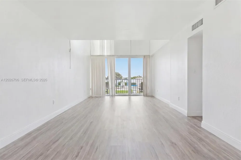 210 Fontainebleau Blvd #402 Miami, FL 33172