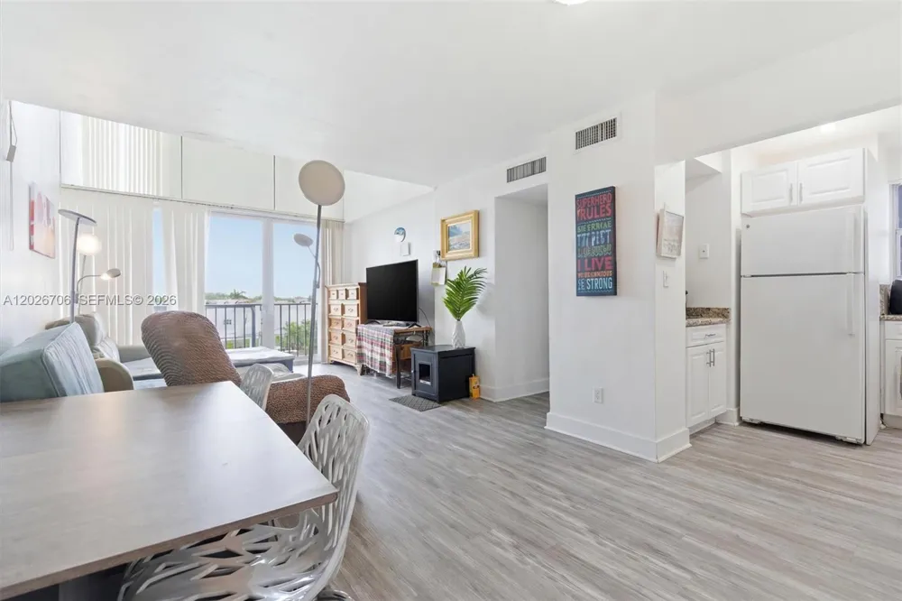 210 Fontainebleau Blvd #402 Miami, FL 33172