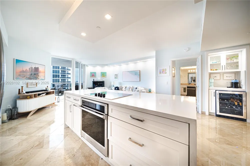 4779 Collins Ave #3504 Miami Beach, FL 33140