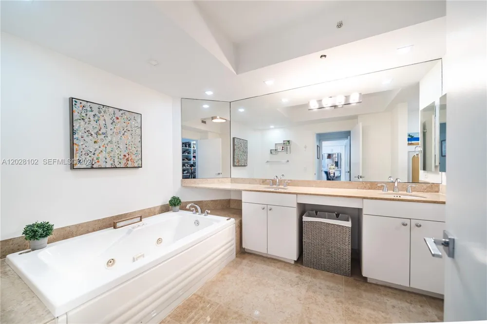 4779 Collins Ave #3504 Miami Beach, FL 33140