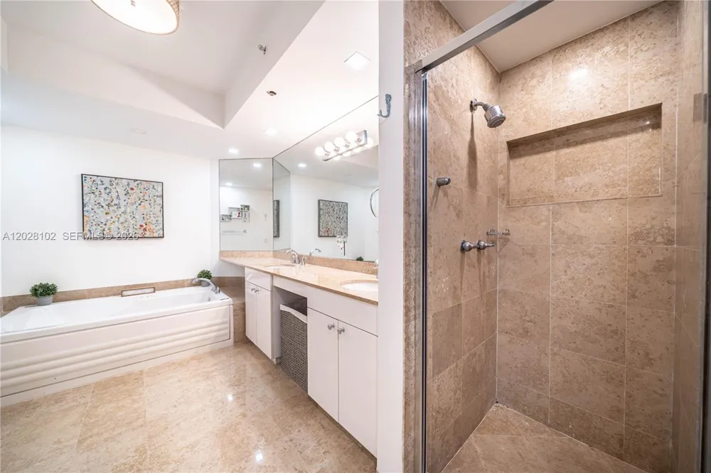 4779 Collins Ave #3504 Miami Beach, FL 33140
