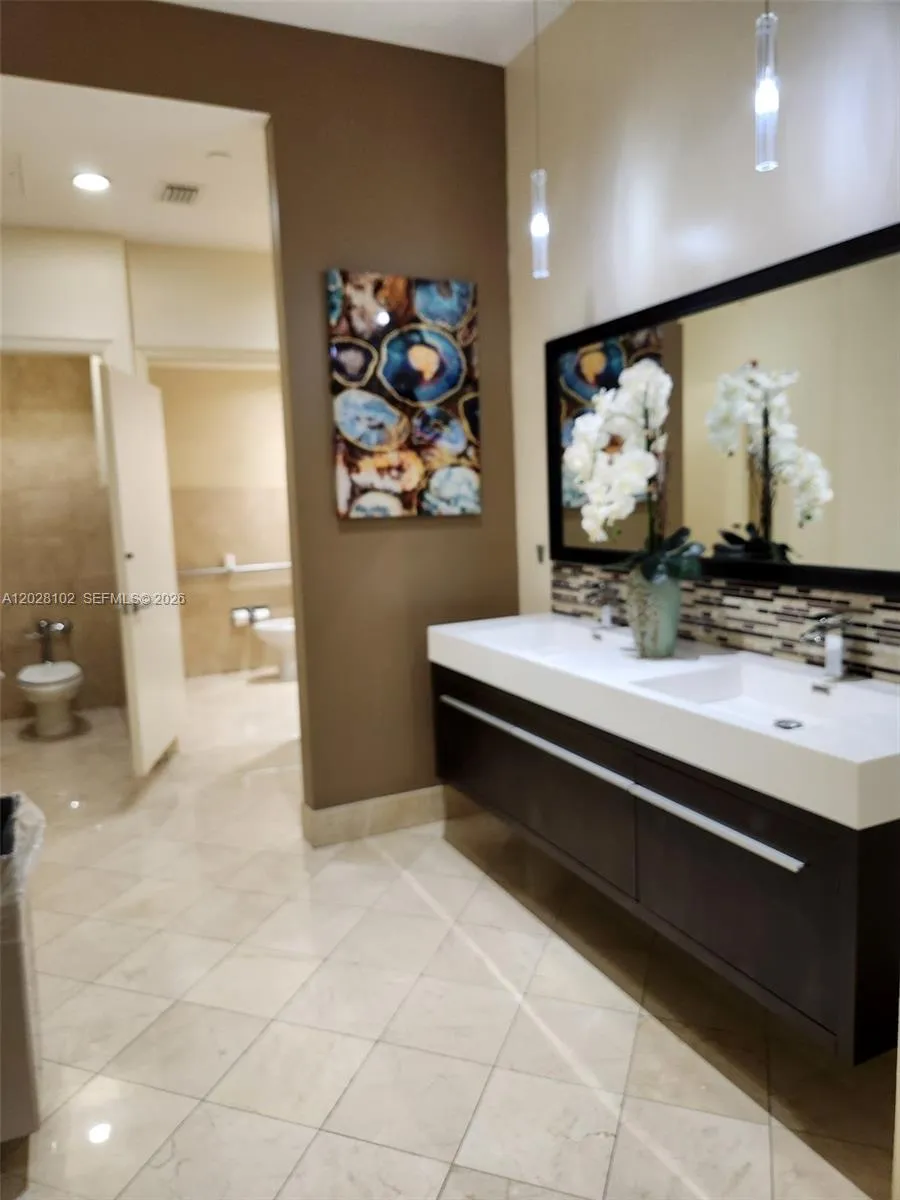 4779 Collins Ave #3504 Miami Beach, FL 33140