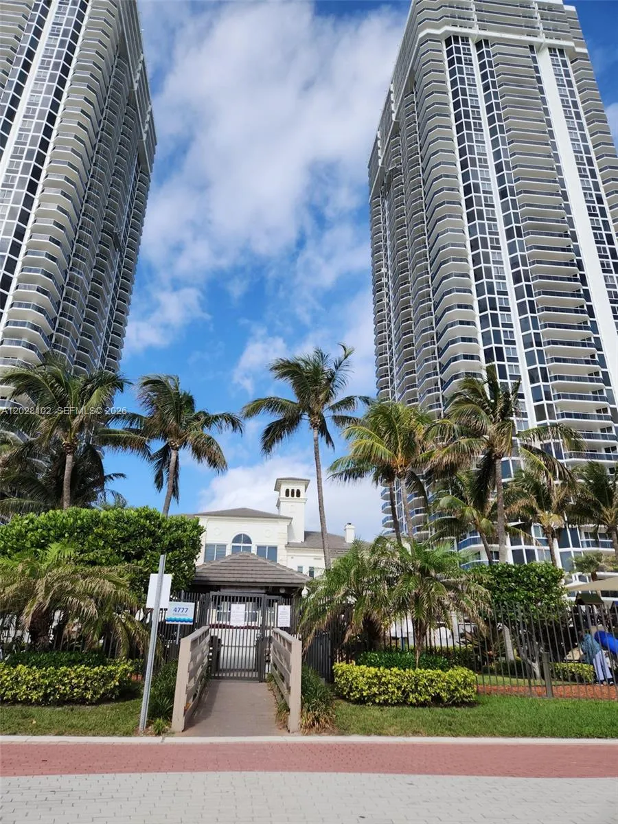 4779 Collins Ave #3504 Miami Beach, FL 33140