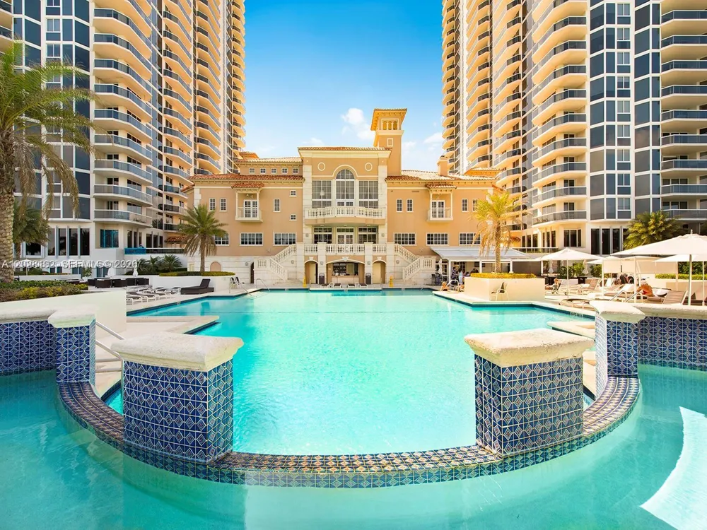 4779 Collins Ave #3504 Miami Beach, FL 33140