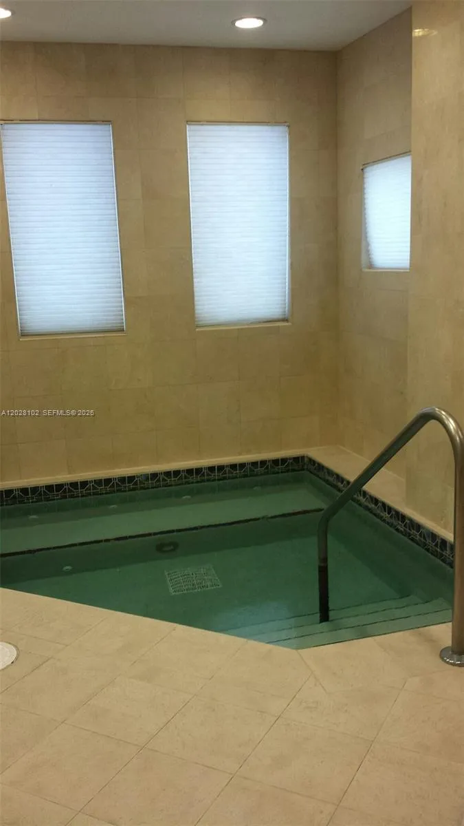 4779 Collins Ave #3504 Miami Beach, FL 33140