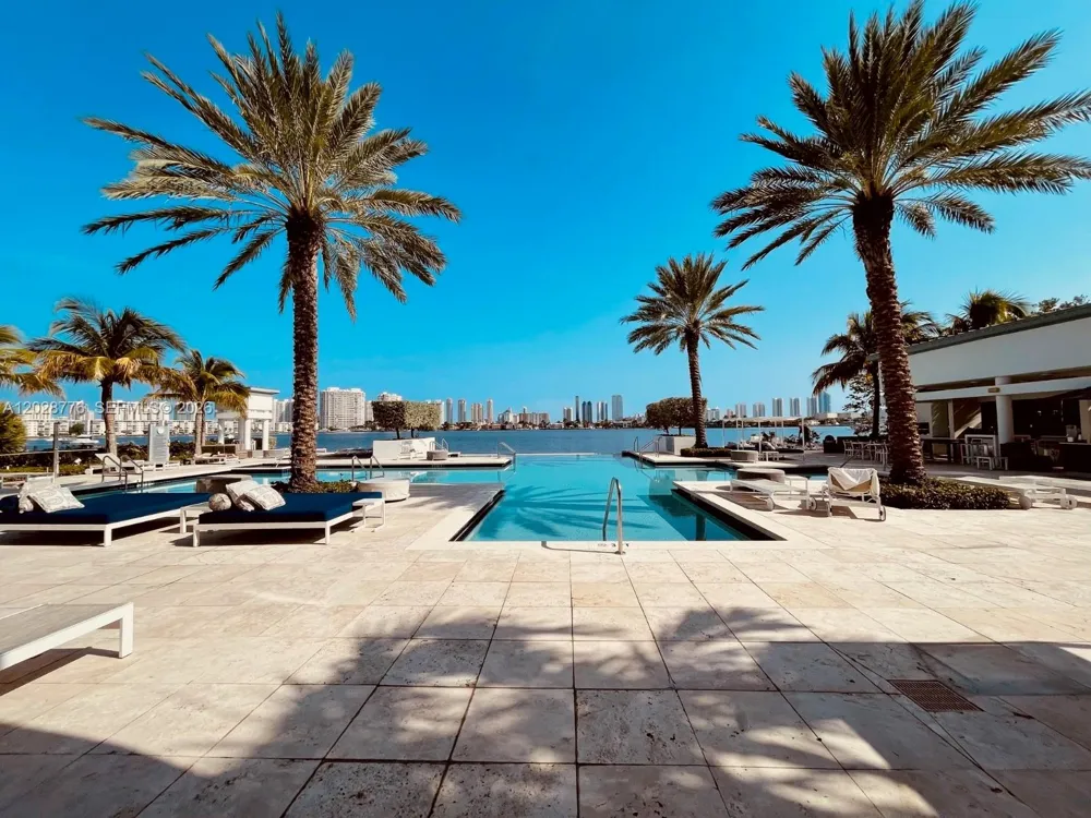 17111 Biscayne Blvd #208 North Miami Beach, FL 33160