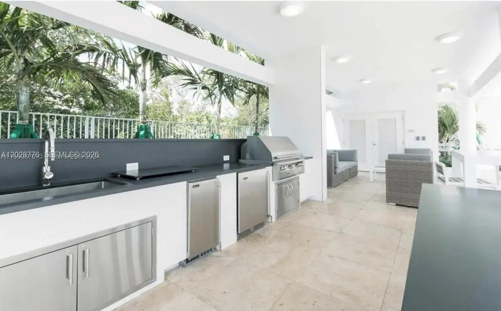 17111 Biscayne Blvd #208 North Miami Beach, FL 33160