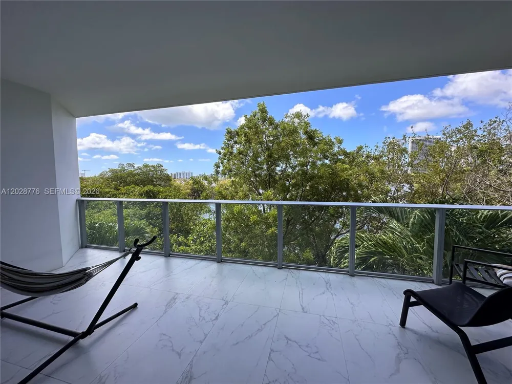 17111 Biscayne Blvd #208 North Miami Beach, FL 33160