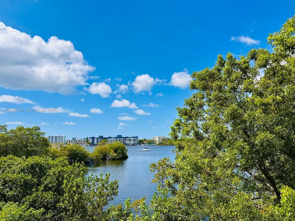 17111 Biscayne Blvd #208 North Miami Beach, FL 33160