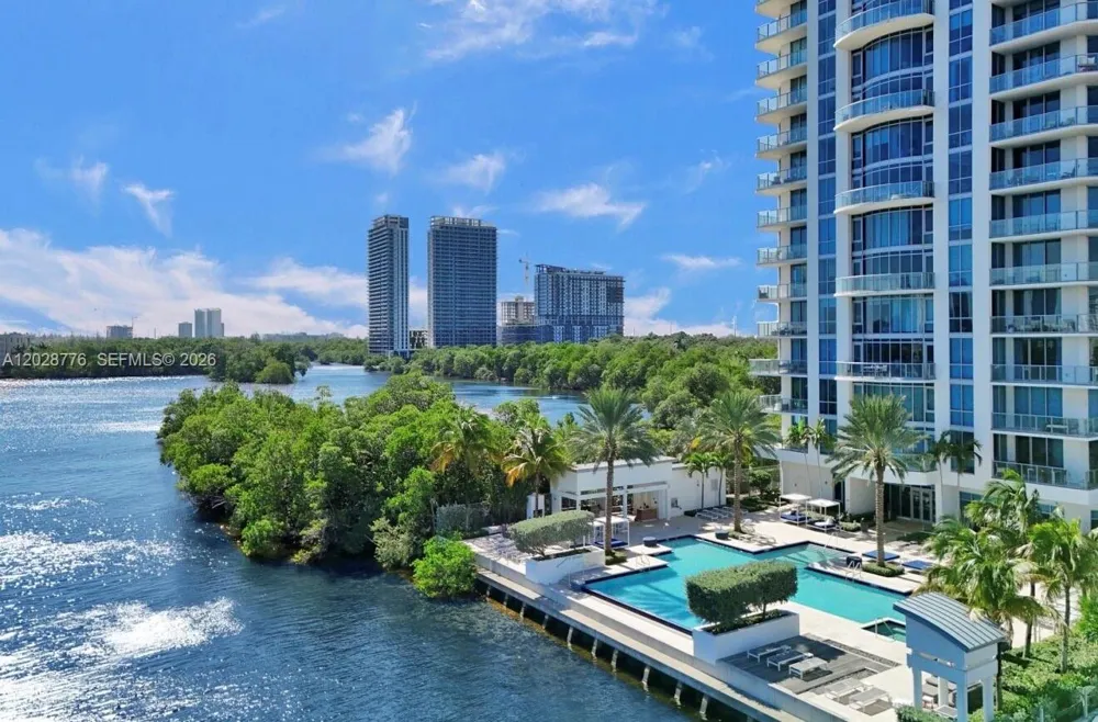 17111 Biscayne Blvd #208 North Miami Beach, FL 33160