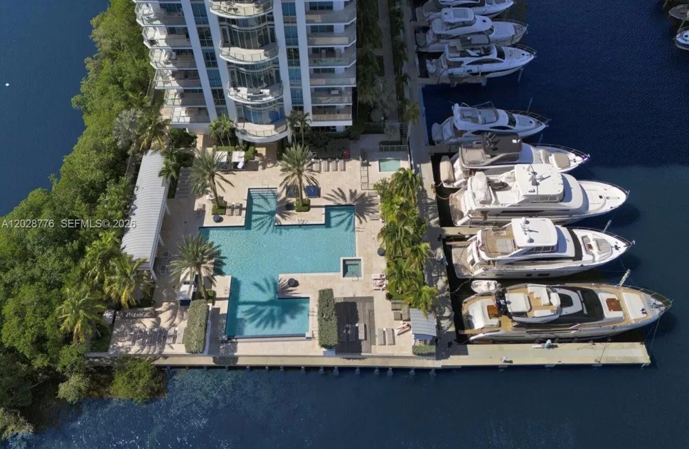 17111 Biscayne Blvd #208 North Miami Beach, FL 33160