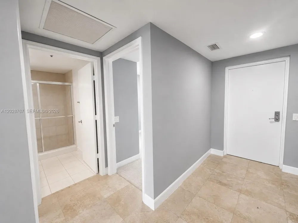 14951 Royal Oaks Ln #2002 North Miami, FL 33181
