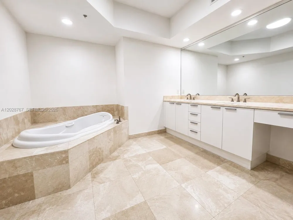 14951 Royal Oaks Ln #2002 North Miami, FL 33181