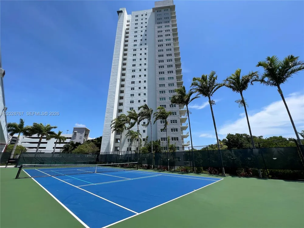 14951 Royal Oaks Ln #2002 North Miami, FL 33181