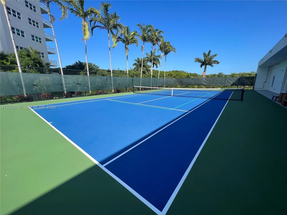 14951 Royal Oaks Ln #2002 North Miami, FL 33181