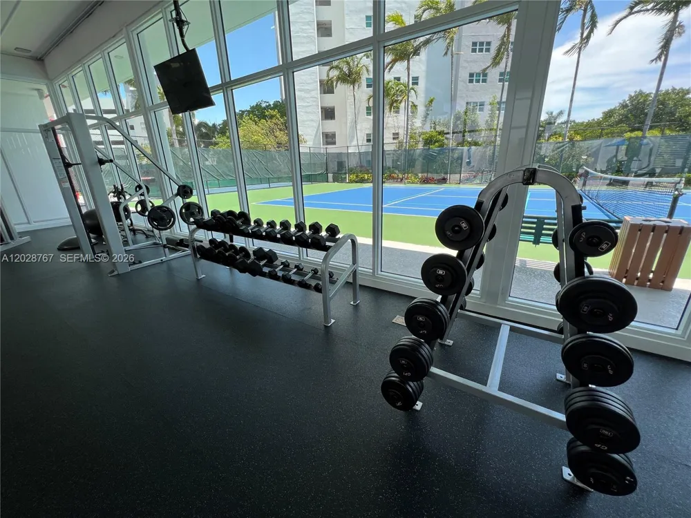 14951 Royal Oaks Ln #2002 North Miami, FL 33181