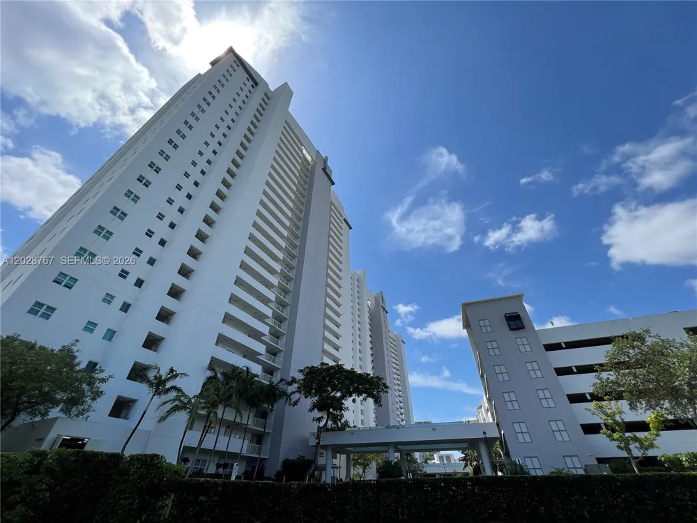 14951 Royal Oaks Ln #2002 North Miami, FL 33181