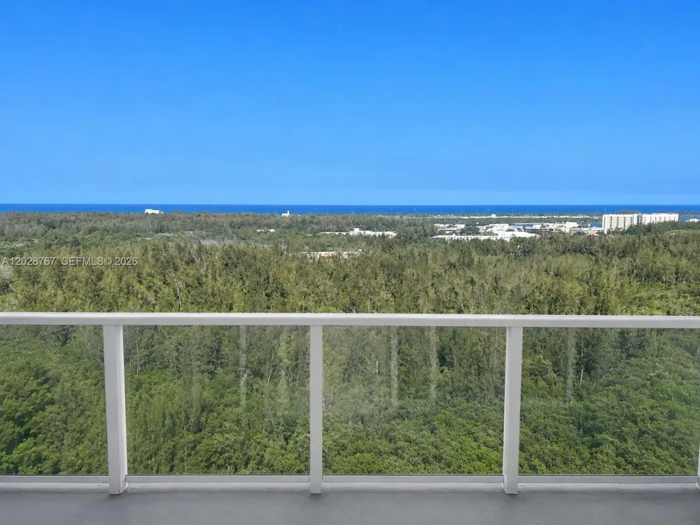 14951 Royal Oaks Ln #2002 North Miami, FL 33181