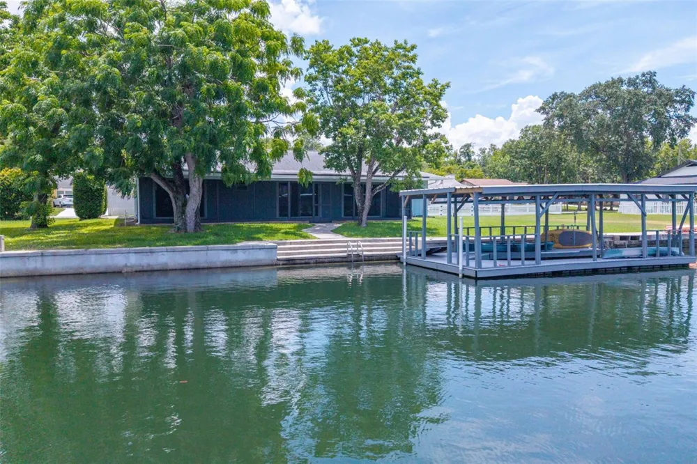 1218 SE 5TH AVENUE Crystal River, FL 34429