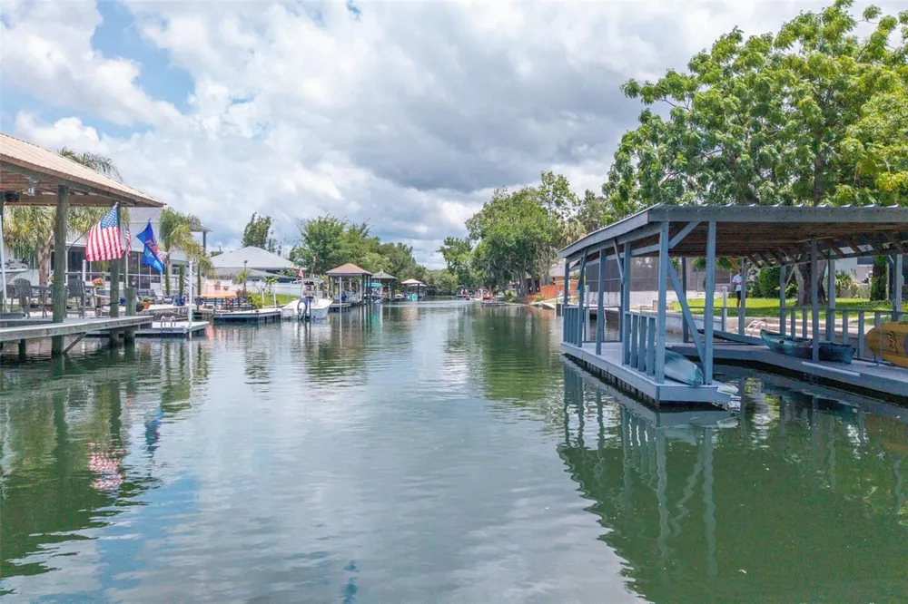 1218 SE 5TH AVENUE Crystal River, FL 34429