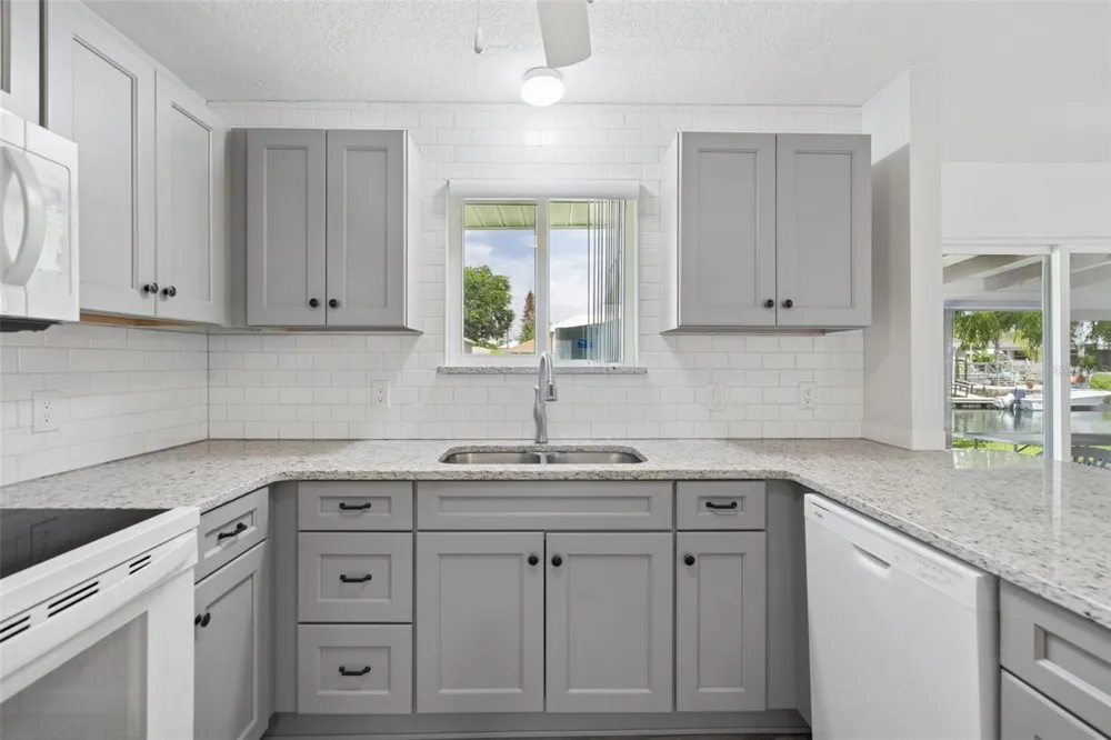 1218 SE 5TH AVENUE Crystal River, FL 34429