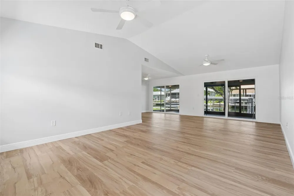 1218 SE 5TH AVENUE Crystal River, FL 34429