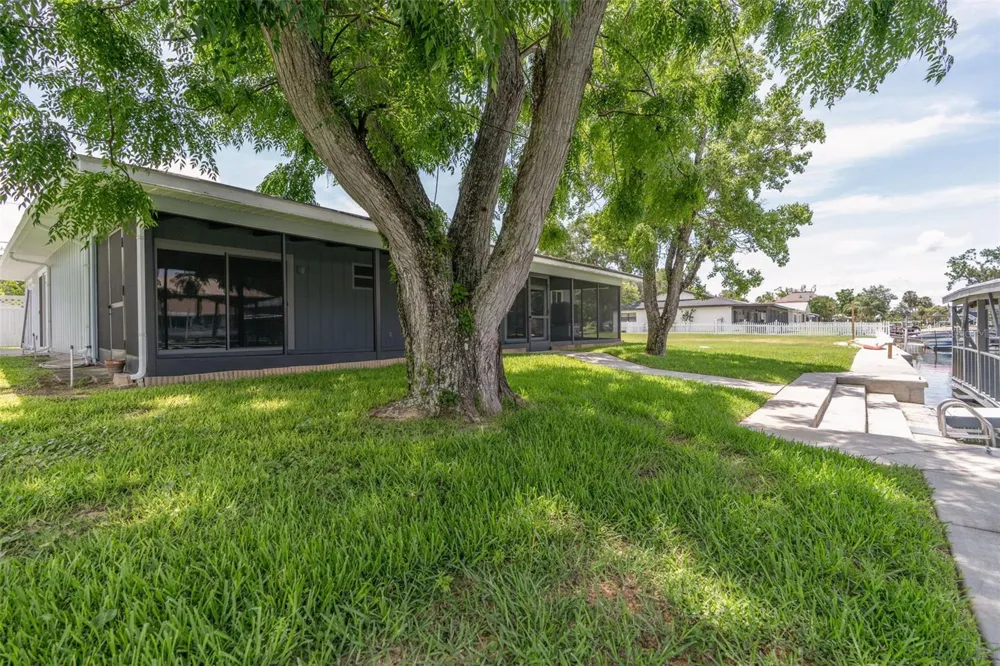 1218 SE 5TH AVENUE Crystal River, FL 34429