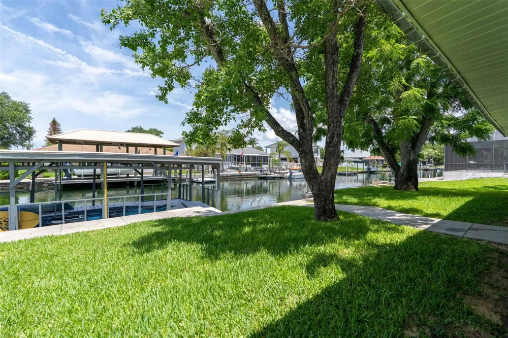 1218 SE 5TH AVENUE Crystal River, FL 34429