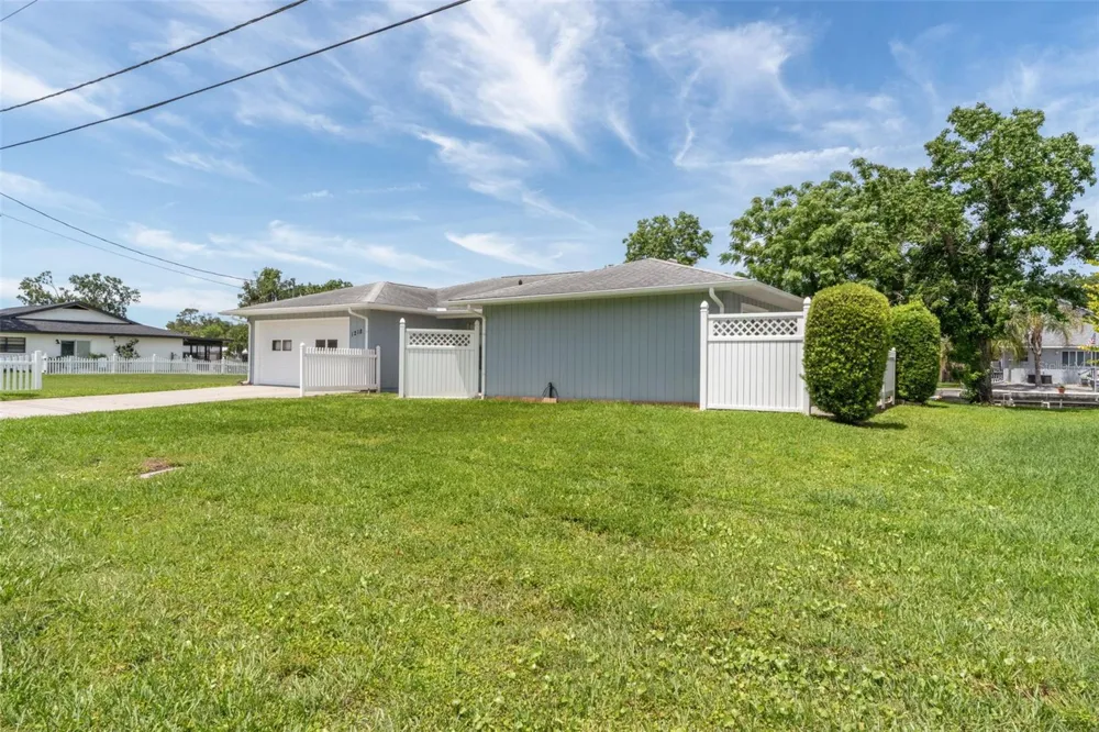 1218 SE 5TH AVENUE Crystal River, FL 34429