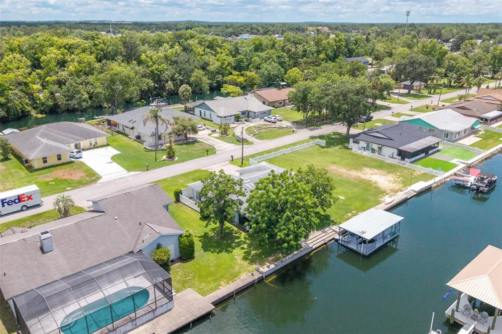 1218 SE 5TH AVENUE Crystal River, FL 34429