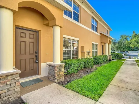 9838 TRUMPET VINE LOOP