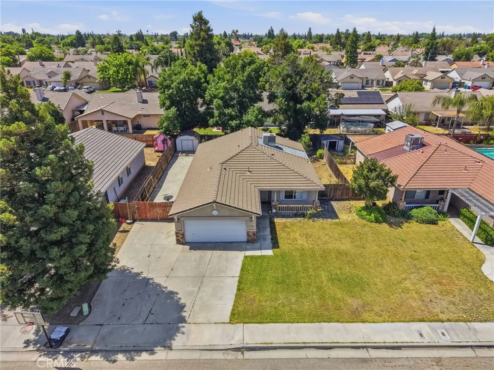 1865 La Vida Avenue Porterville, CA 93257
