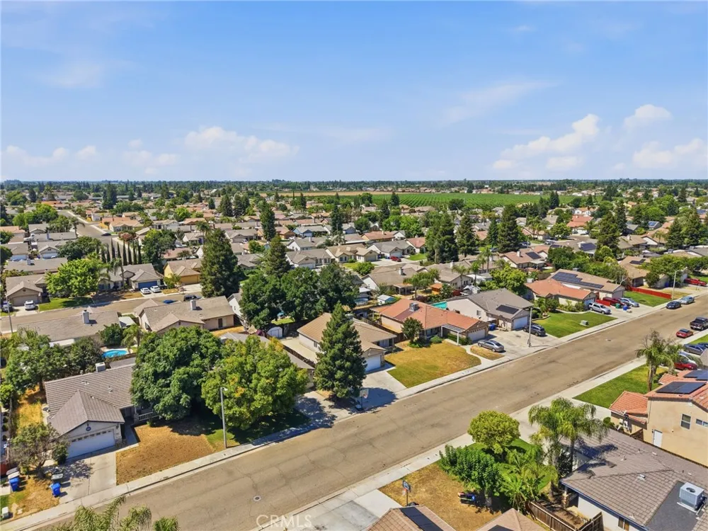 1865 La Vida Avenue Porterville, CA 93257