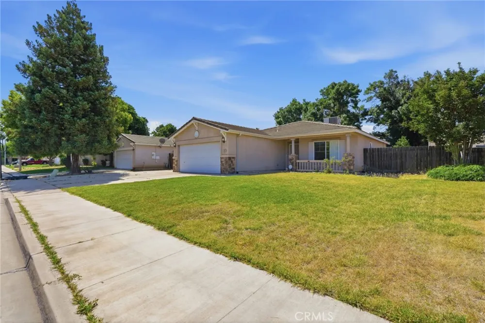 1865 La Vida Avenue Porterville, CA 93257