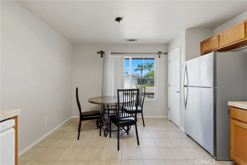 1865 La Vida Avenue Porterville, CA 93257