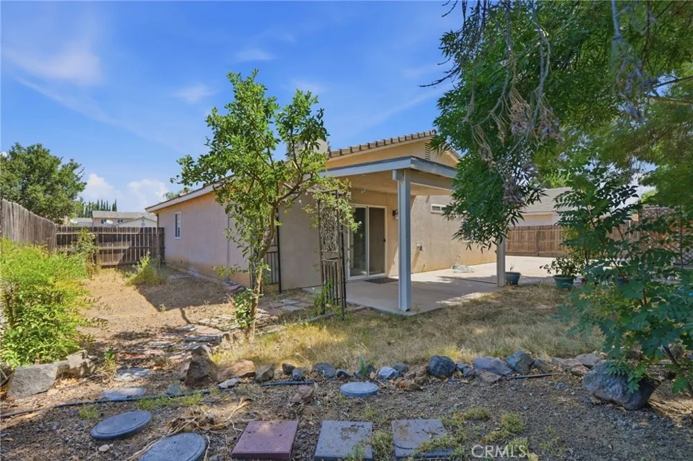 1865 La Vida Avenue Porterville, CA 93257
