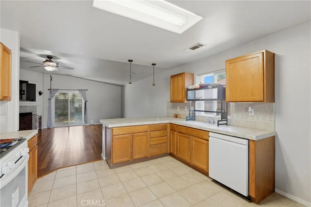 1865 La Vida Avenue Porterville, CA 93257