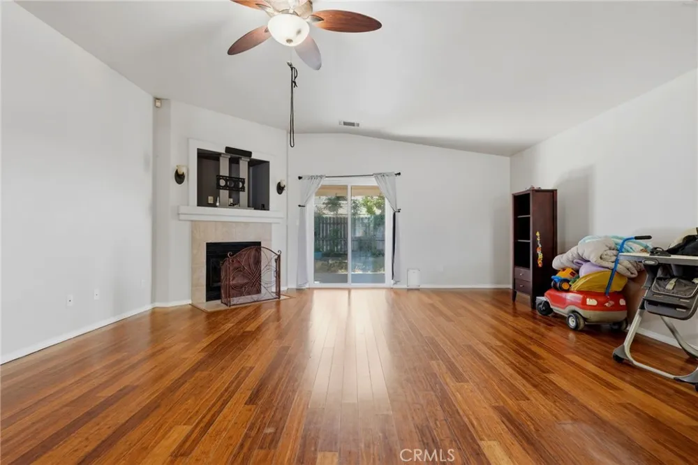 1865 La Vida Avenue Porterville, CA 93257