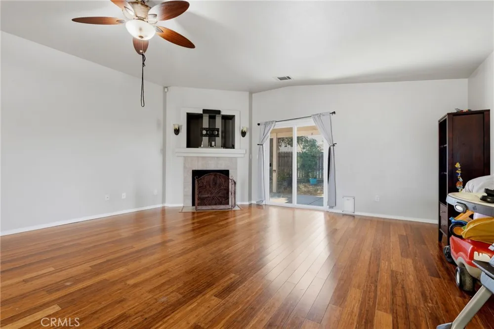 1865 La Vida Avenue Porterville, CA 93257