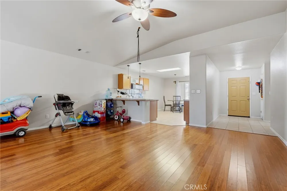 1865 La Vida Avenue Porterville, CA 93257