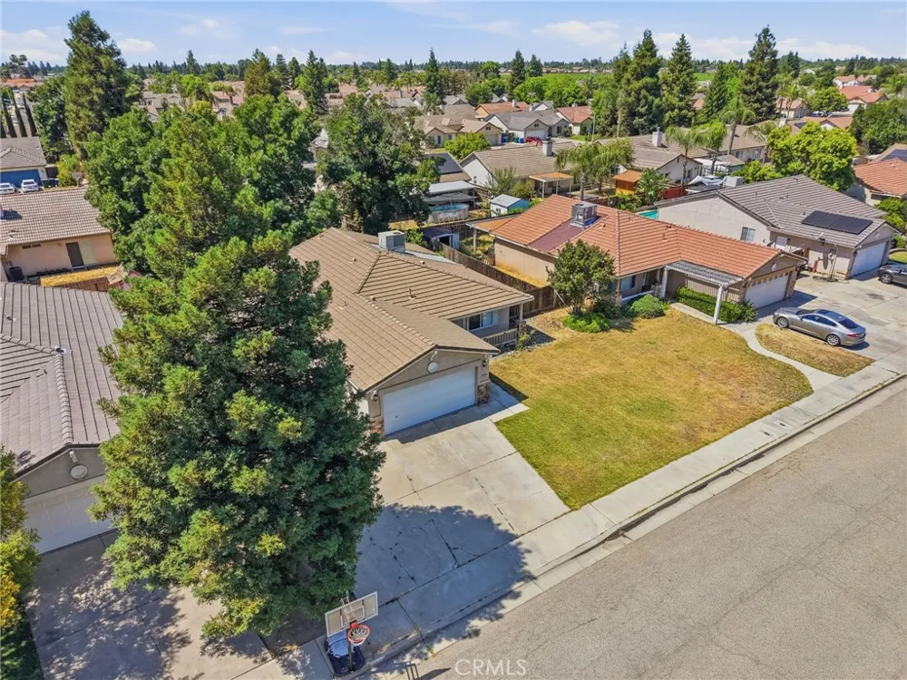 1865 La Vida Avenue Porterville, CA 93257
